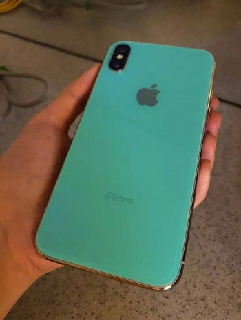 ついに2018年iPhoneの背面パネルがリーク！新色はパープルとグリーン！？