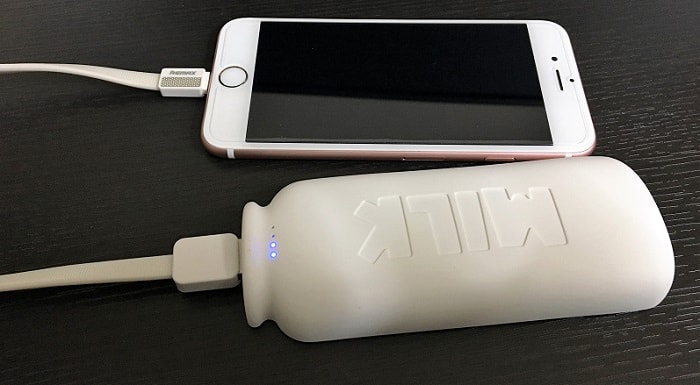 牛乳瓶の形をしたかわいい系モバイルバッテリー「MILK」をレビュー！